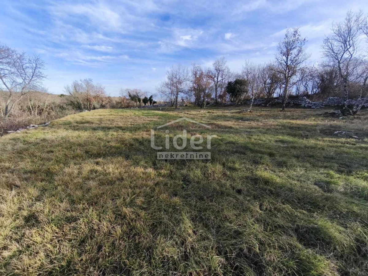 Zemljišče Buje, 1765m2