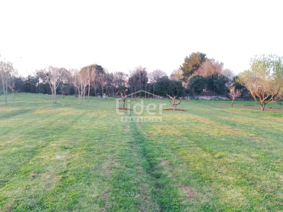 Zemljišče Rovinj, 3437m2