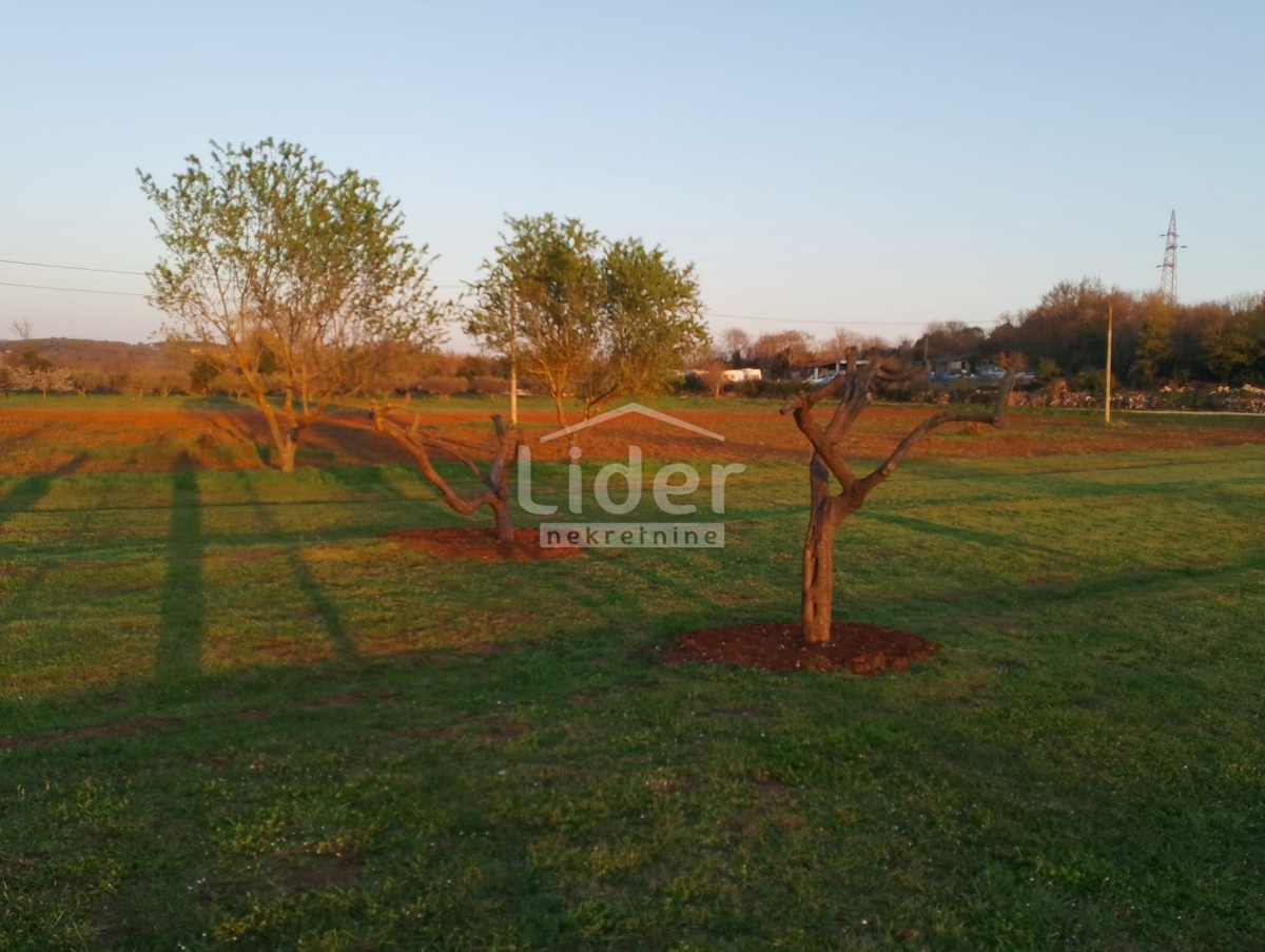 Zemljišče Rovinj, 3437m2