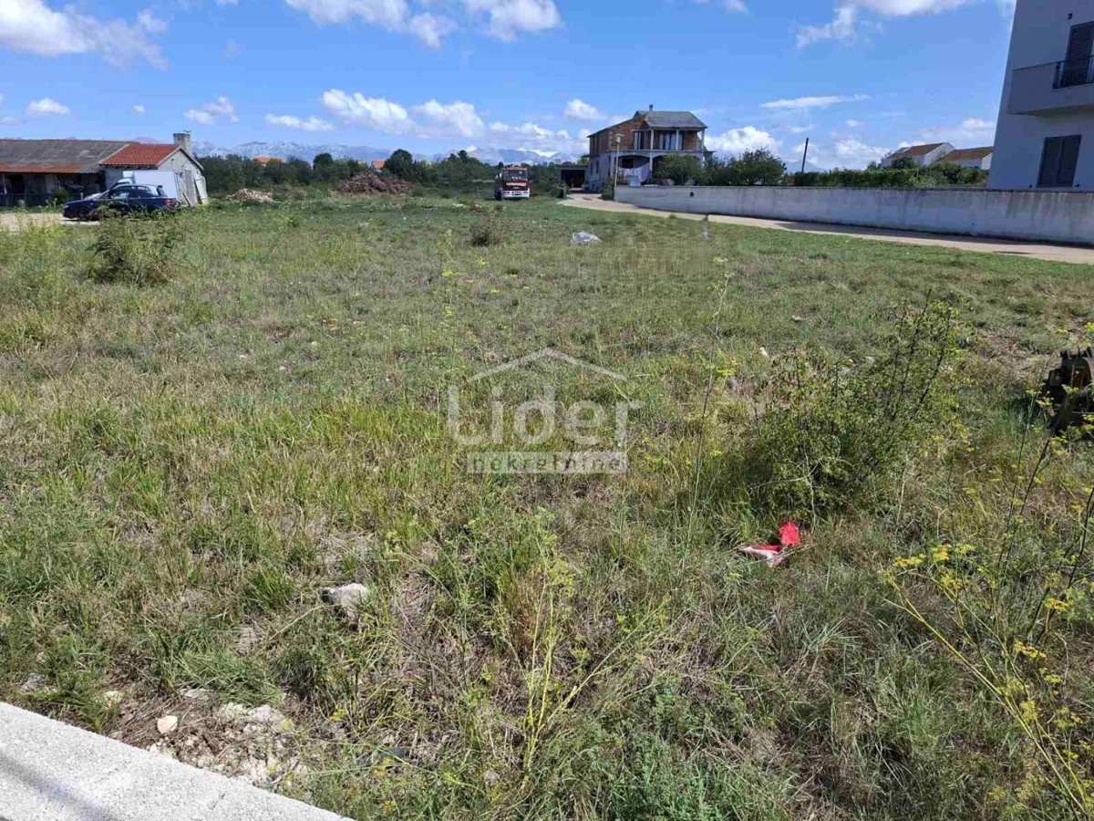 Zemljišče Vrsi, 709m2