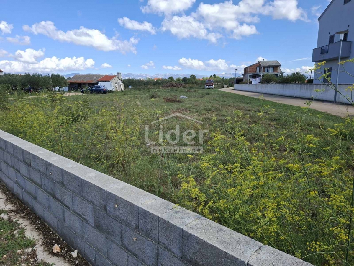 Zemljišče Vrsi, 709m2