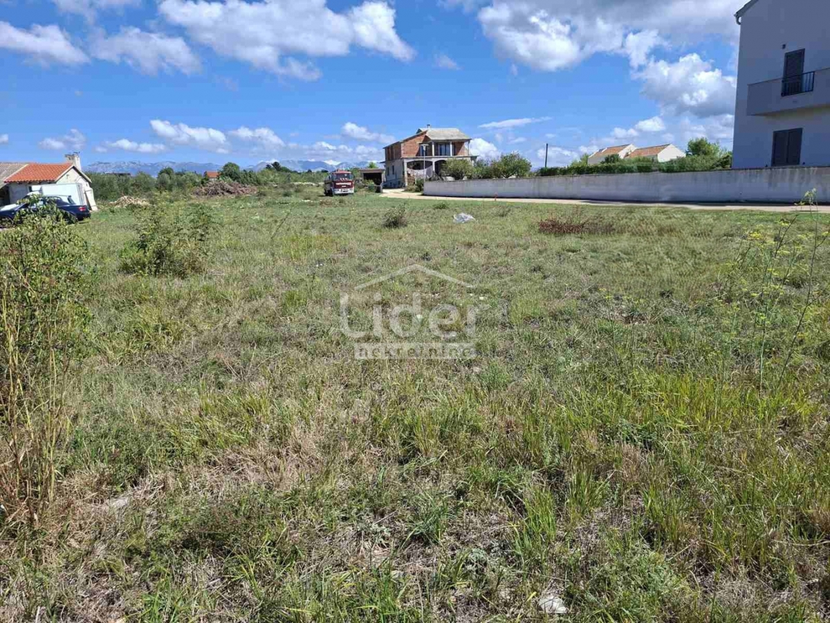 Zemljišče Vrsi, 709m2