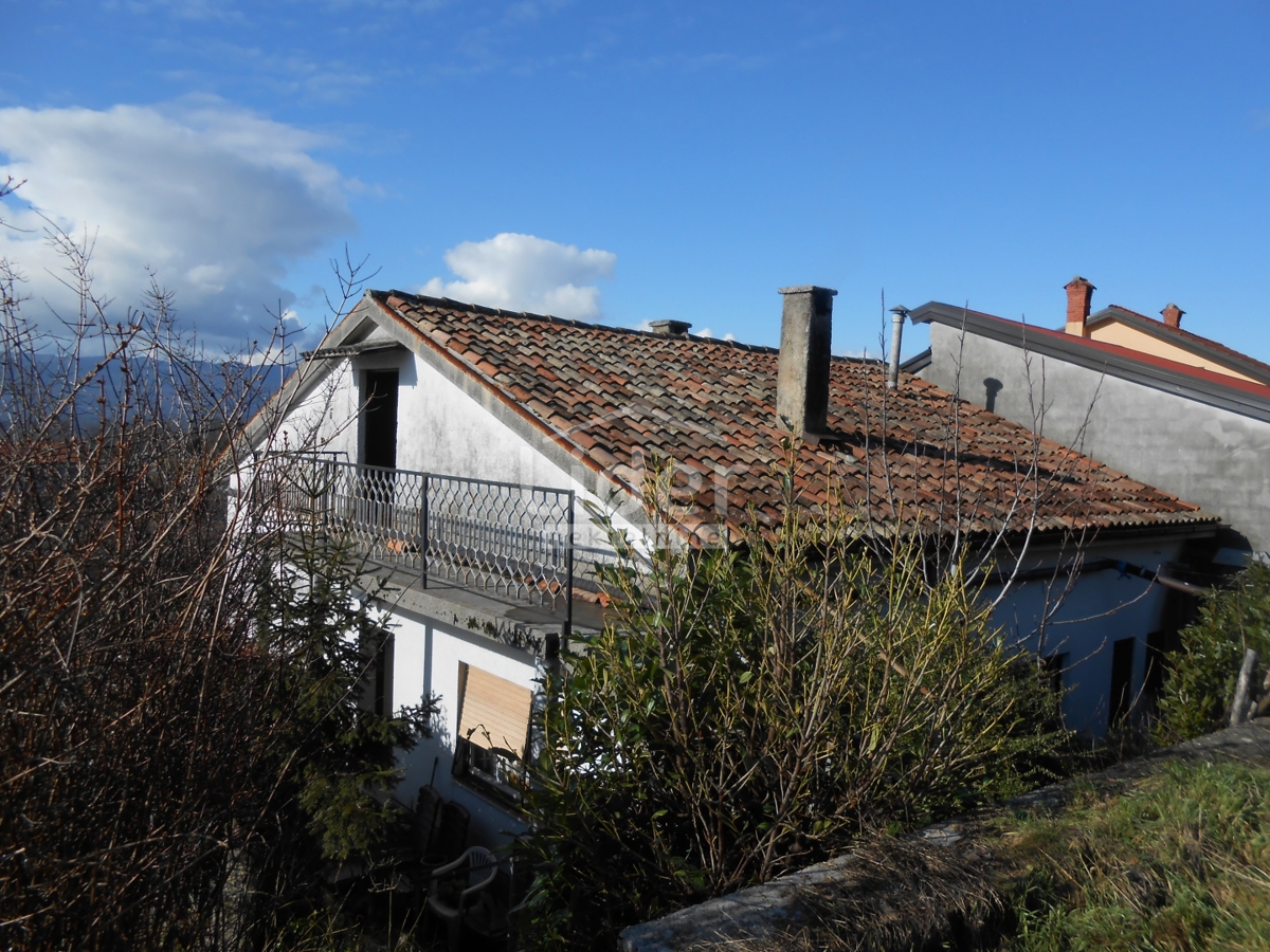 MARČELJI House with interesting potential and garden
