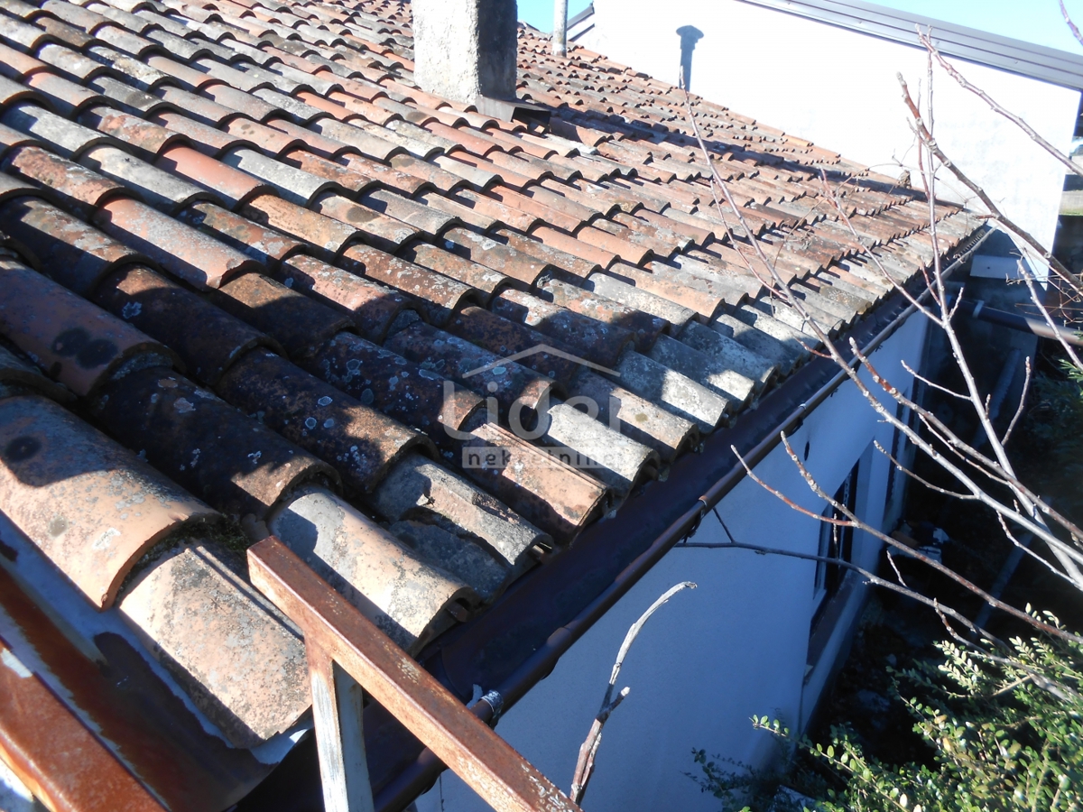 MARČELJI House with interesting potential and garden