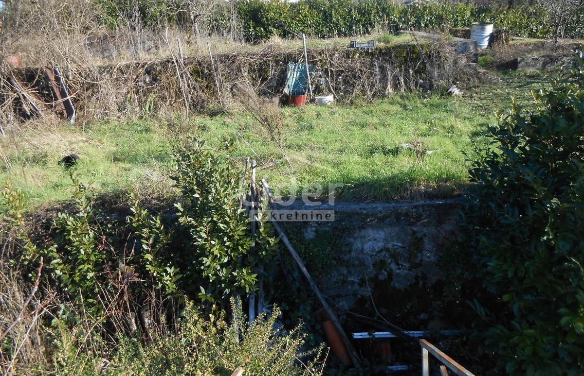 MARČELJI House with interesting potential and garden