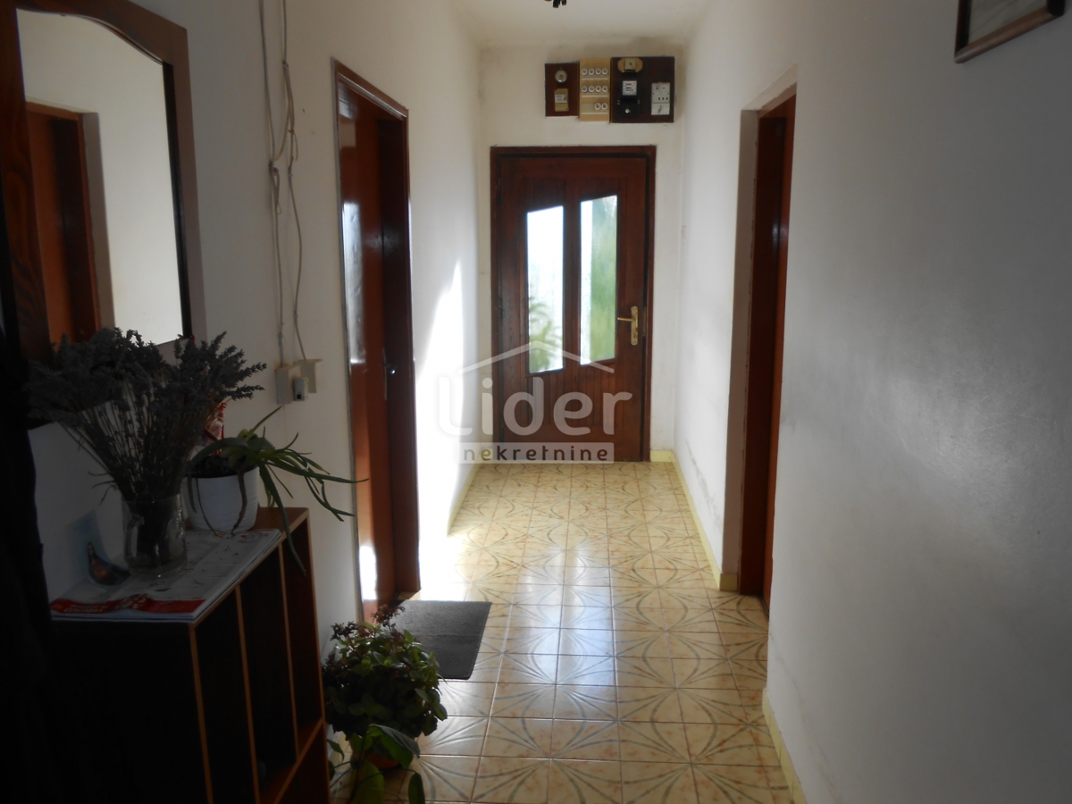 MARČELJI House with interesting potential and garden