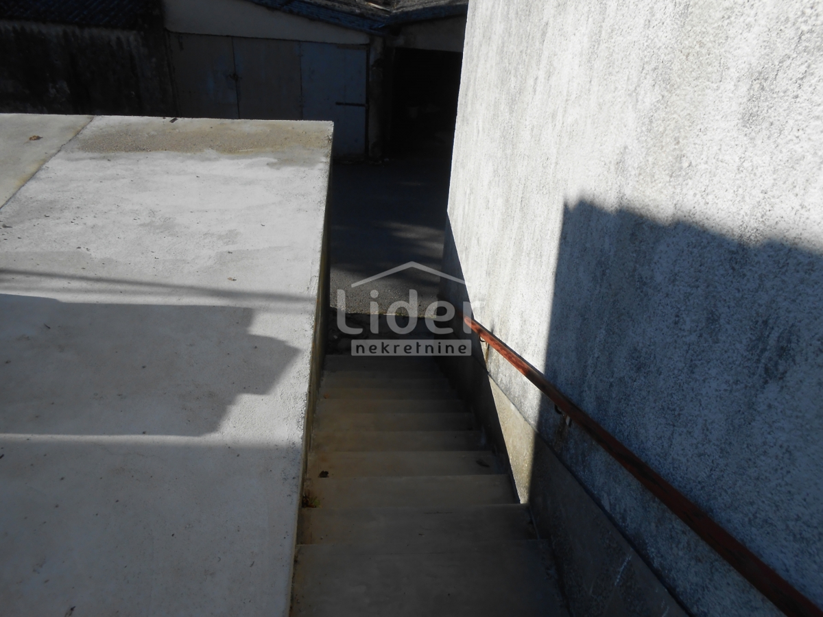 MARČELJI House with interesting potential and garden