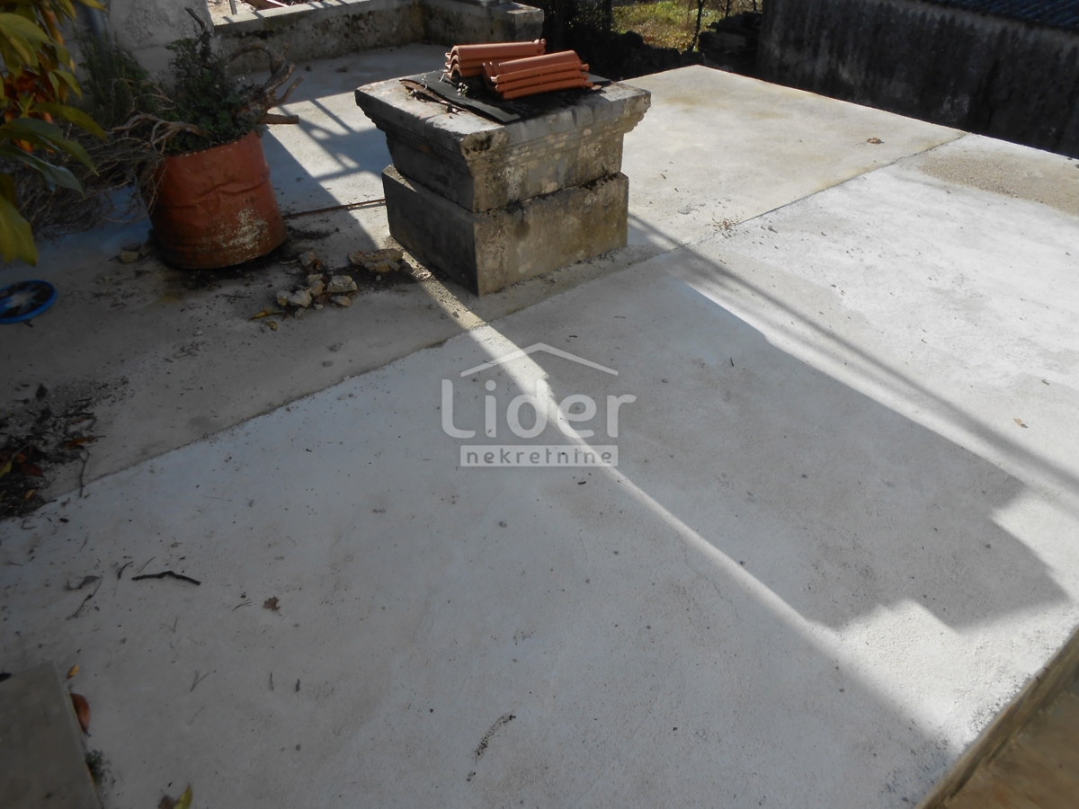 MARČELJI House with interesting potential and garden