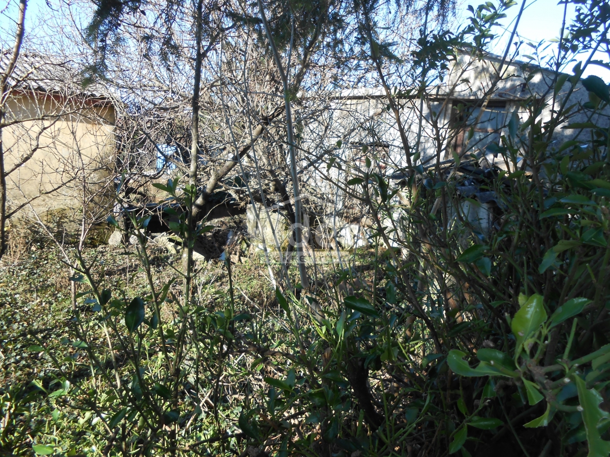 MARČELJI House with interesting potential and garden