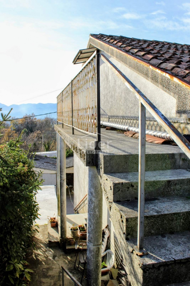 MARČELJI House with interesting potential and garden