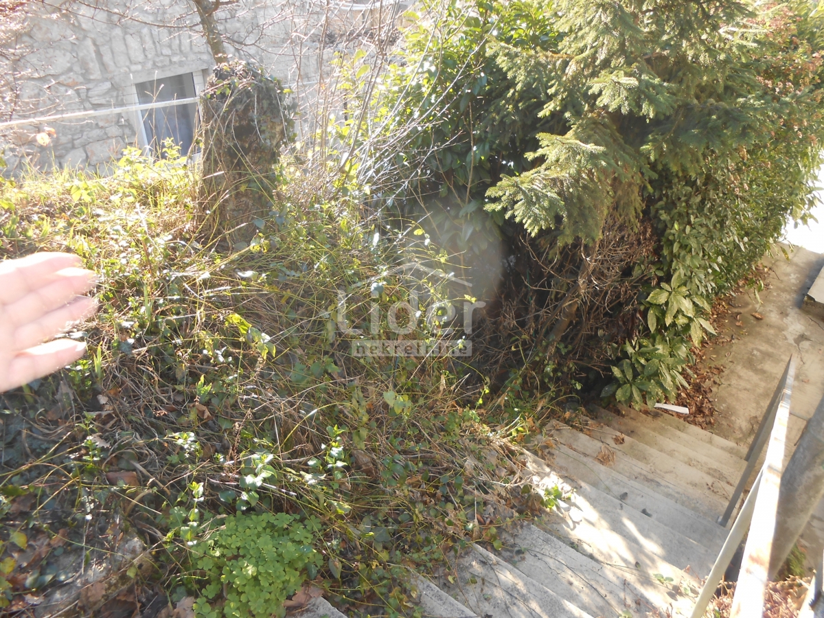 MARČELJI House with interesting potential and garden