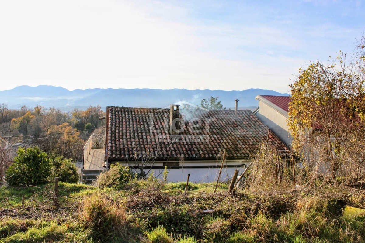 MARČELJI House with interesting potential and garden