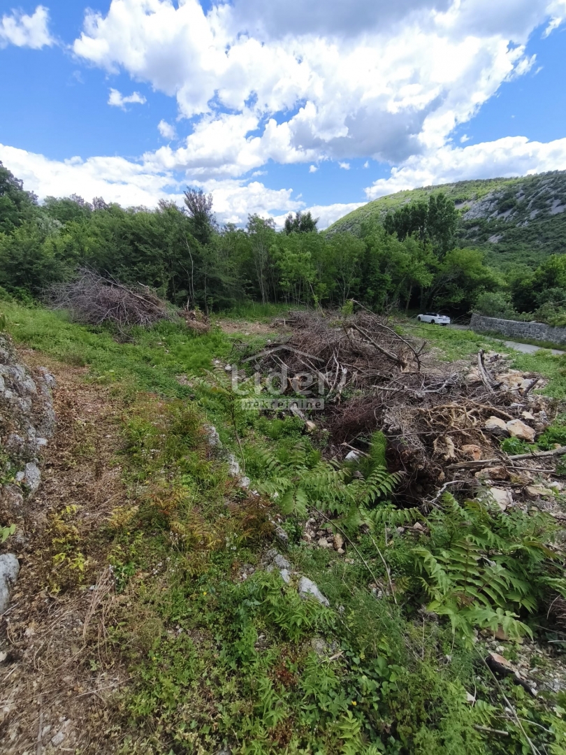 GRIŽANE Building plot in a peaceful environment, 433m2