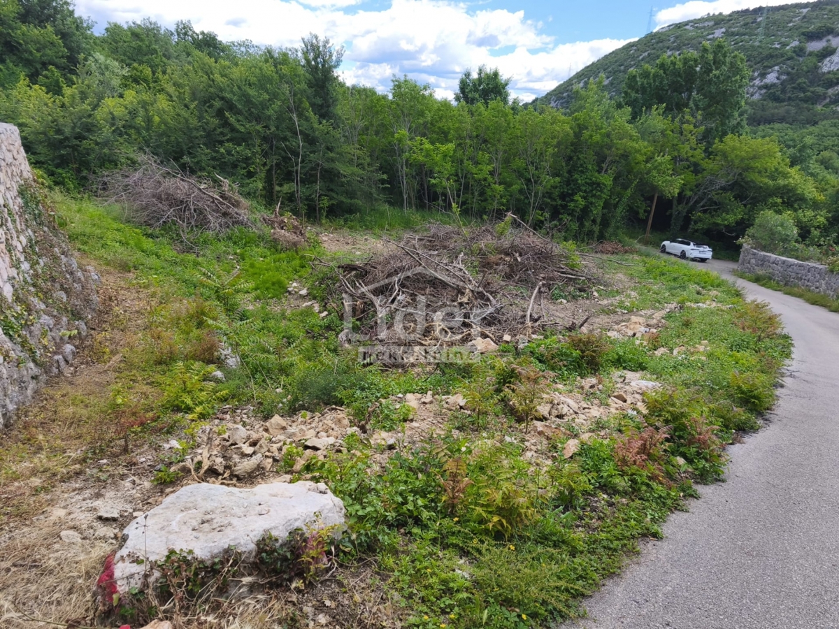 GRIŽANE Building plot in a peaceful environment, 433m2