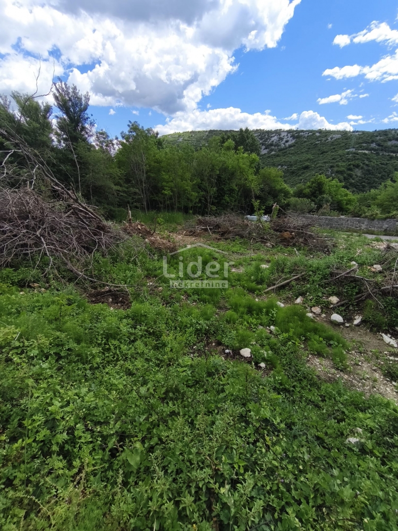 GRIŽANE Building plot in a peaceful environment, 433m2