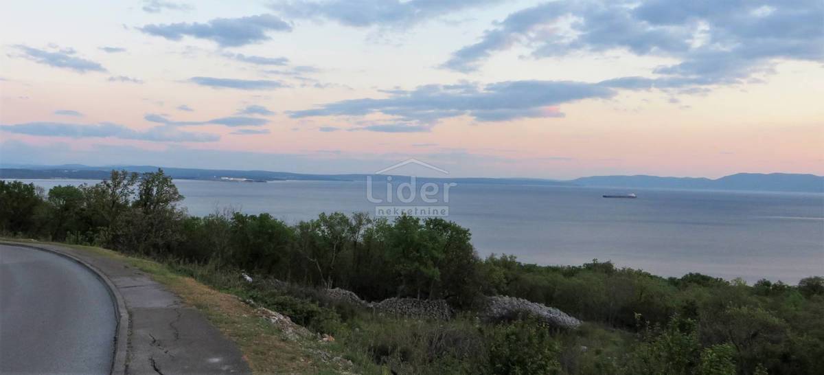 Zemljišče Paveki, 1438m2