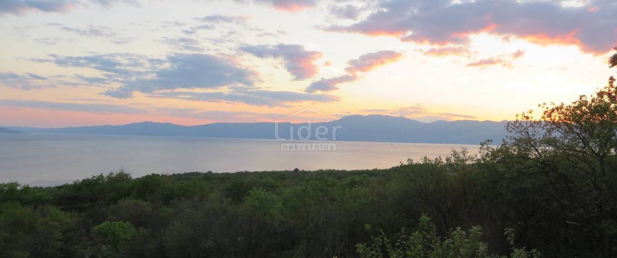 Zemljišče Paveki, 1438m2