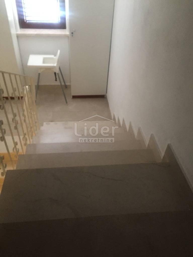 Hiša Klenovica, 450m2