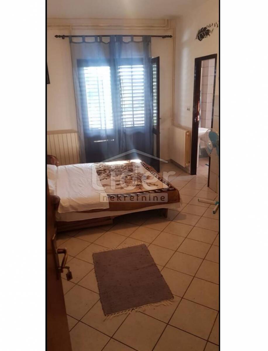 Hiša Malinska, 860m2