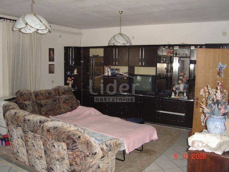 Hiša Malinska, 860m2