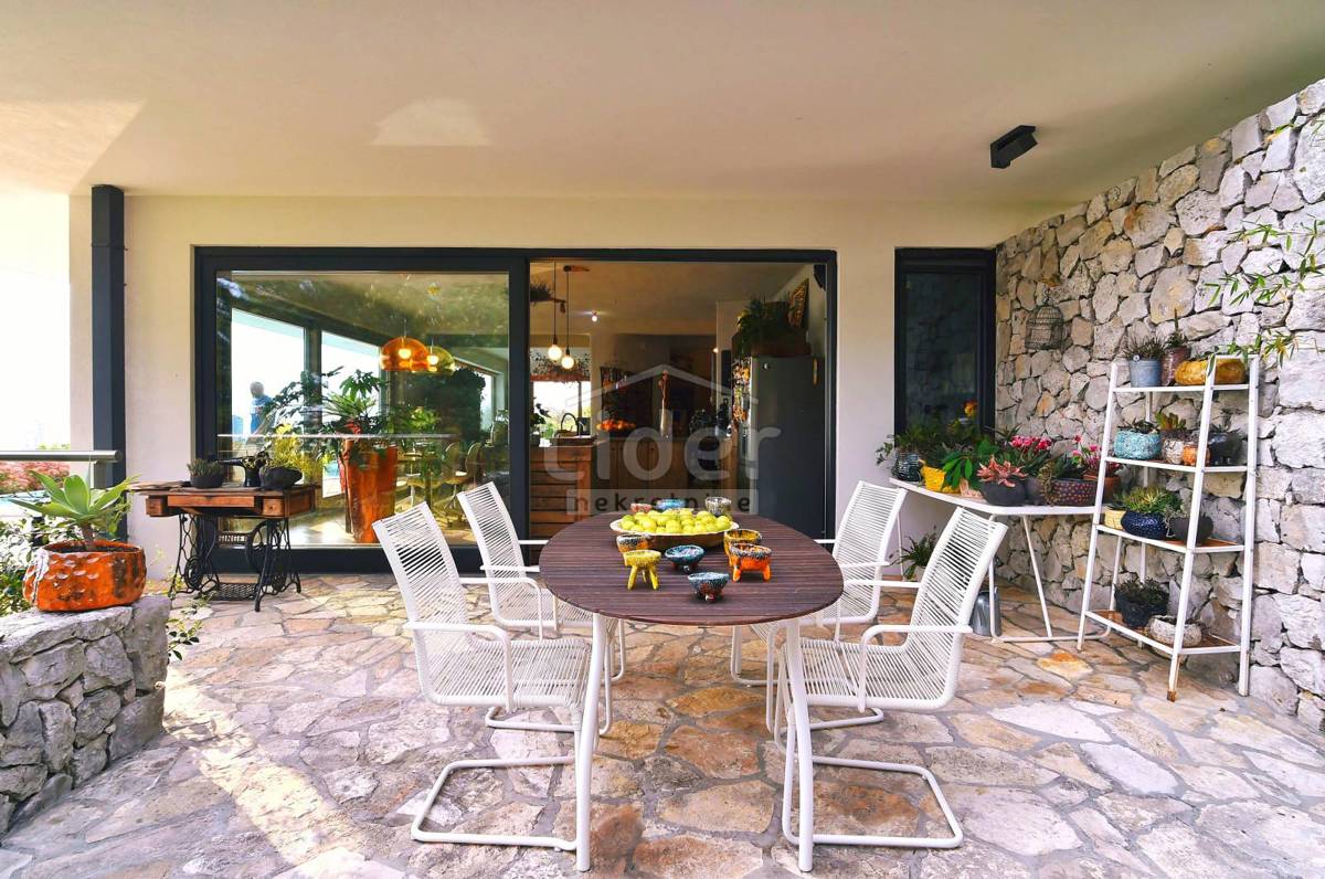 Hiša Kostrena Sveta Lucija, 250m2