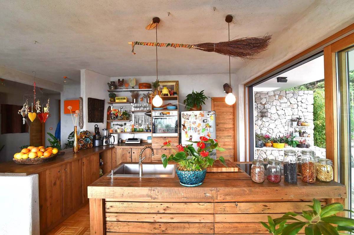 Hiša Kostrena Sveta Lucija, 250m2