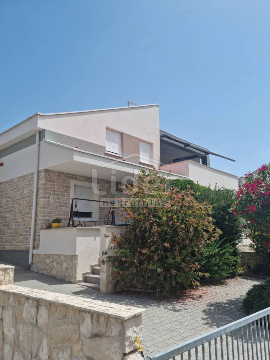 Stanovanje Novalja, 100m2