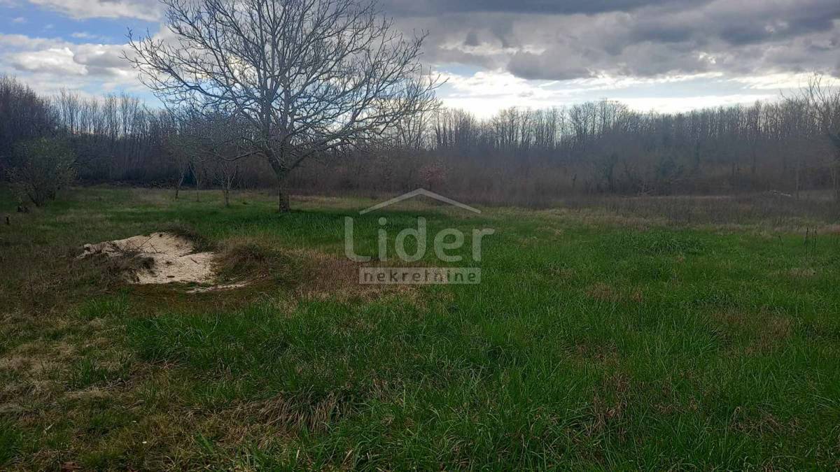 Zemljišče Laginji, 2040m2