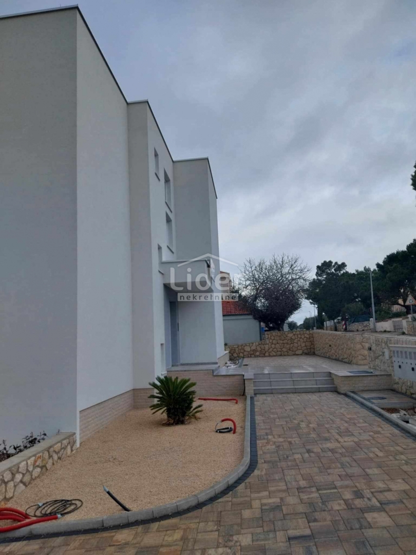 Apartma Novalja, 87m2