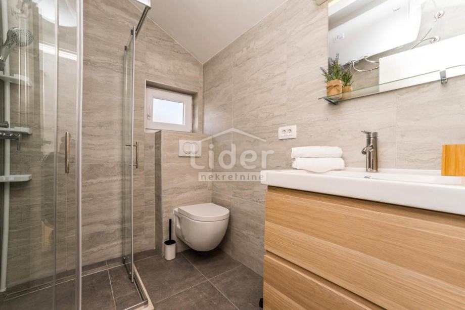 Apartma Novalja, 77m2