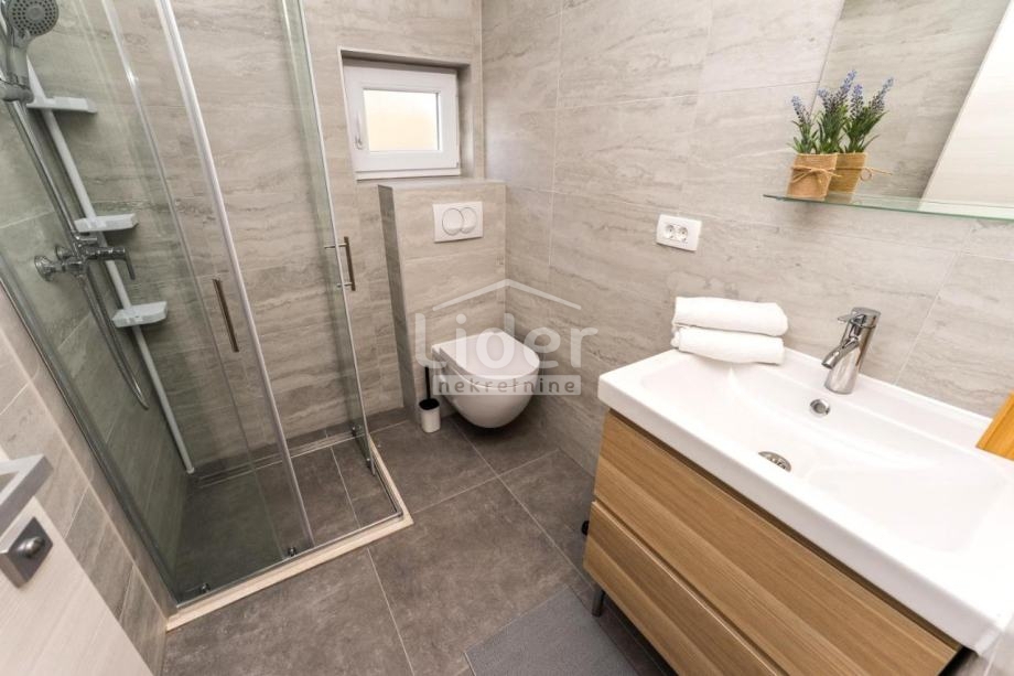 Apartma Novalja, 77m2