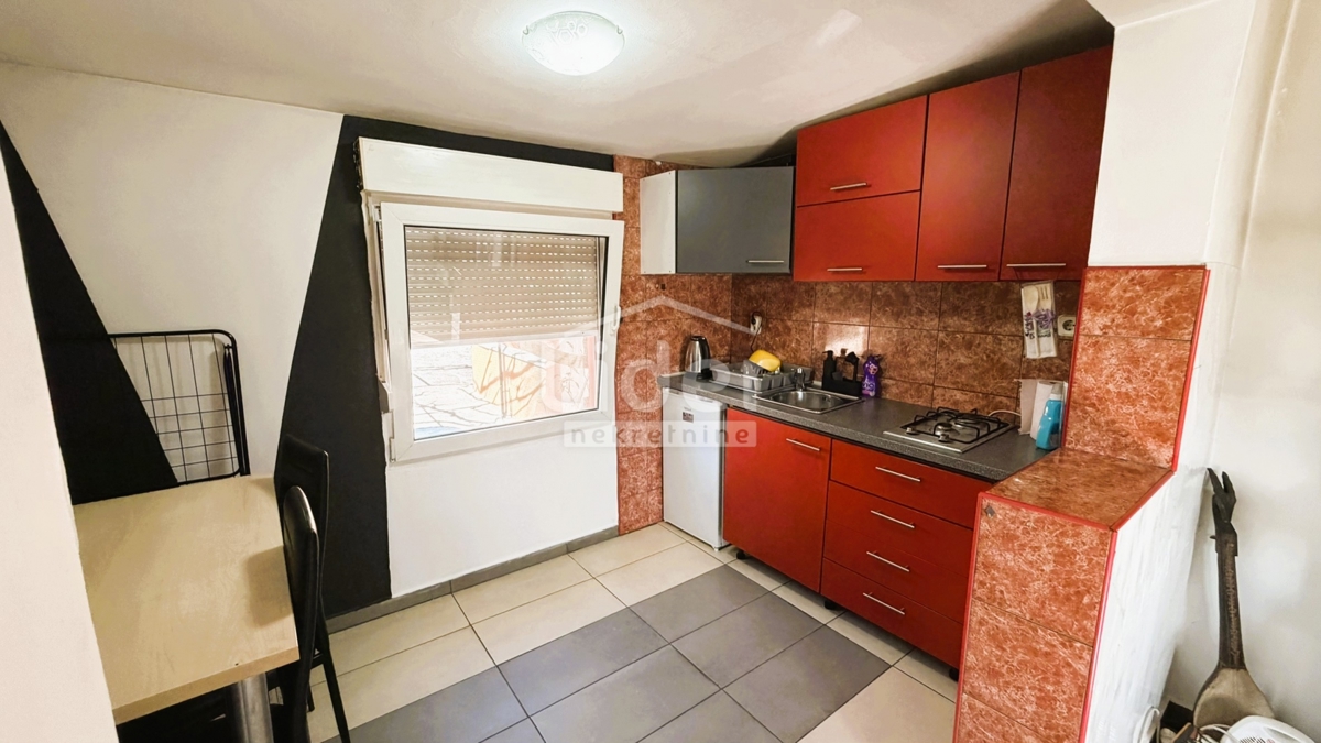 Hiša Donji Karin, Benkovac, 340m2