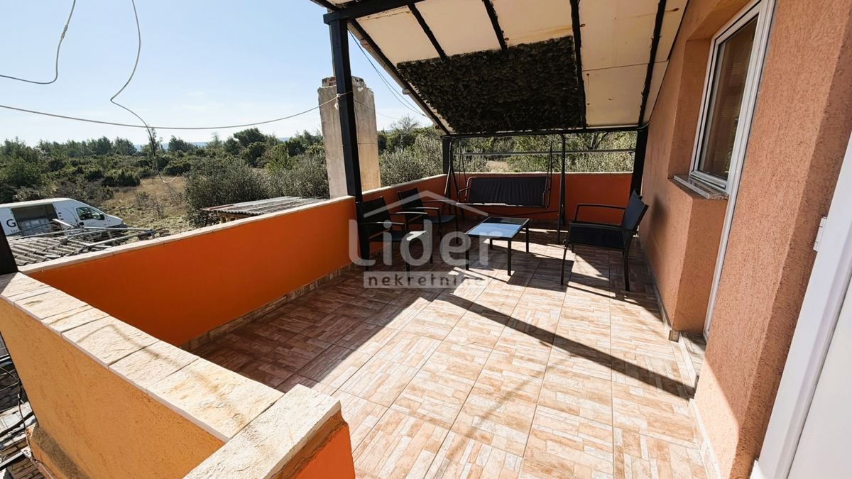 Hiša Donji Karin, Benkovac, 340m2