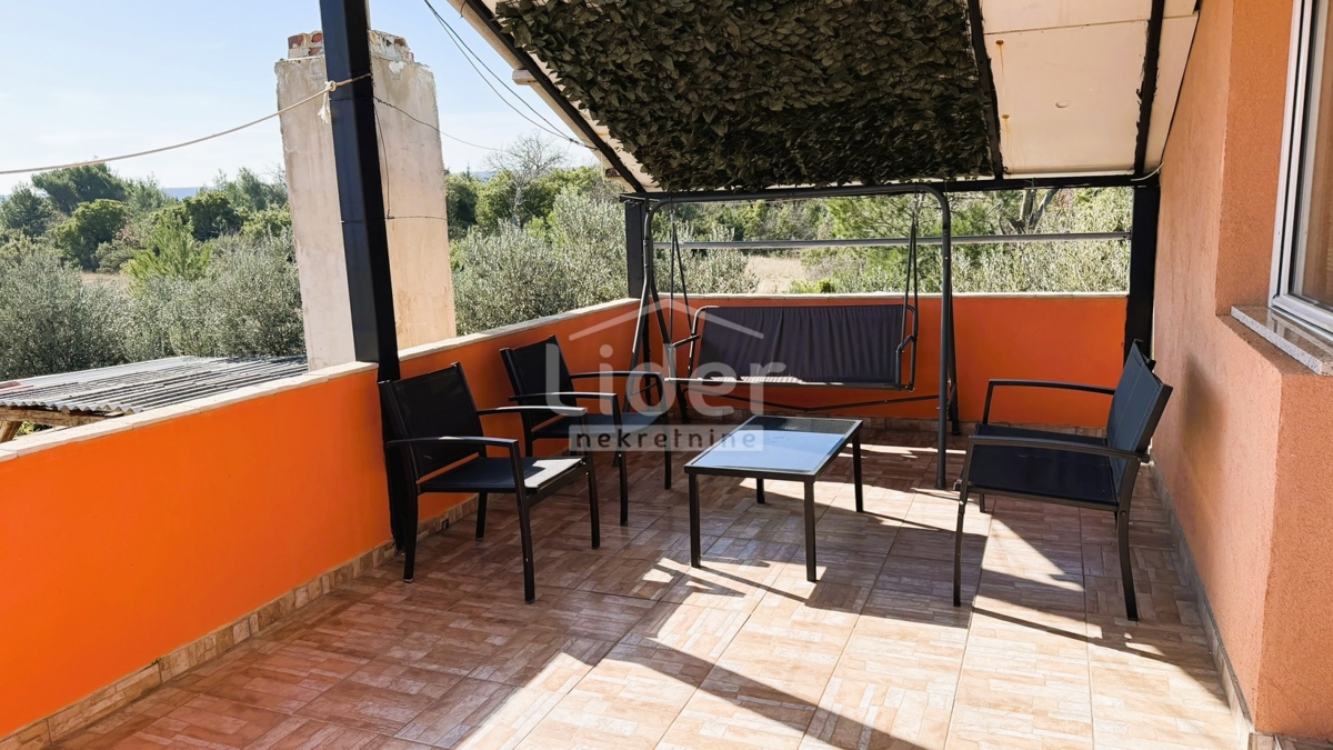 Hiša Donji Karin, Benkovac, 340m2