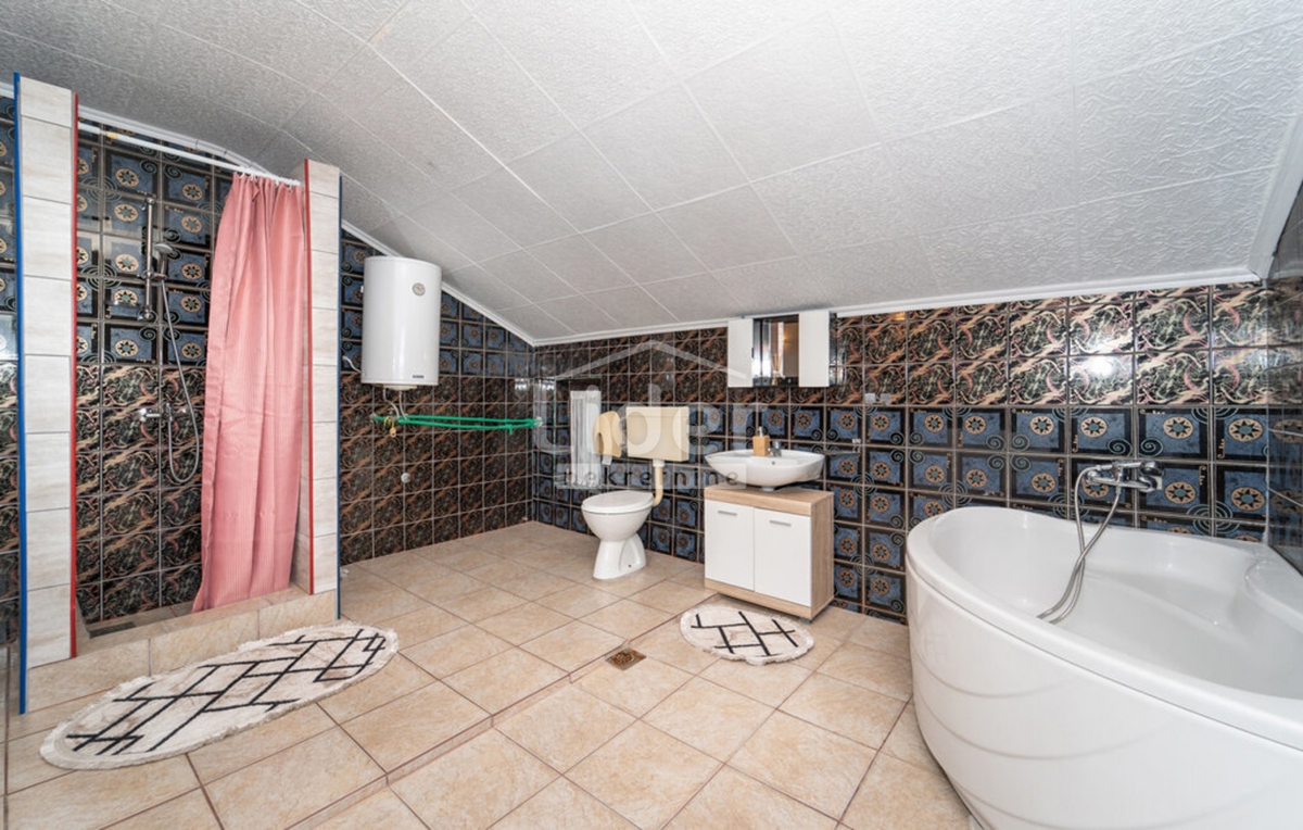 Hiša Donji Karin, Benkovac, 340m2