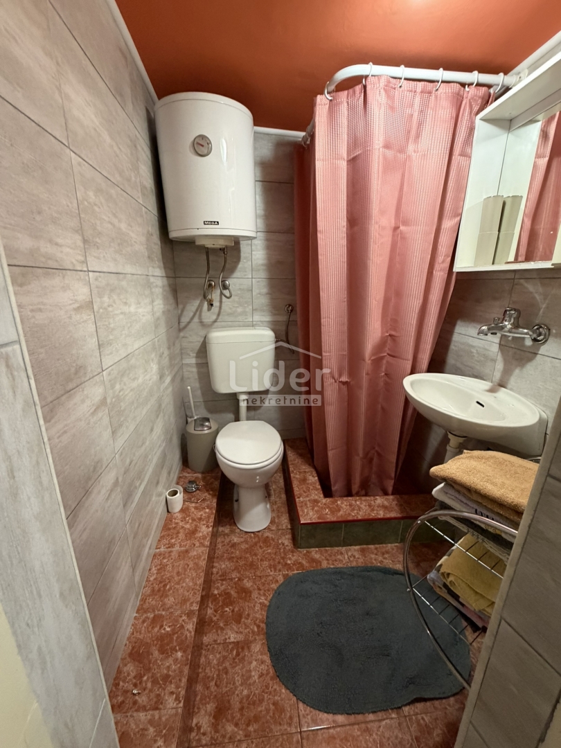 Hiša Donji Karin, Benkovac, 340m2