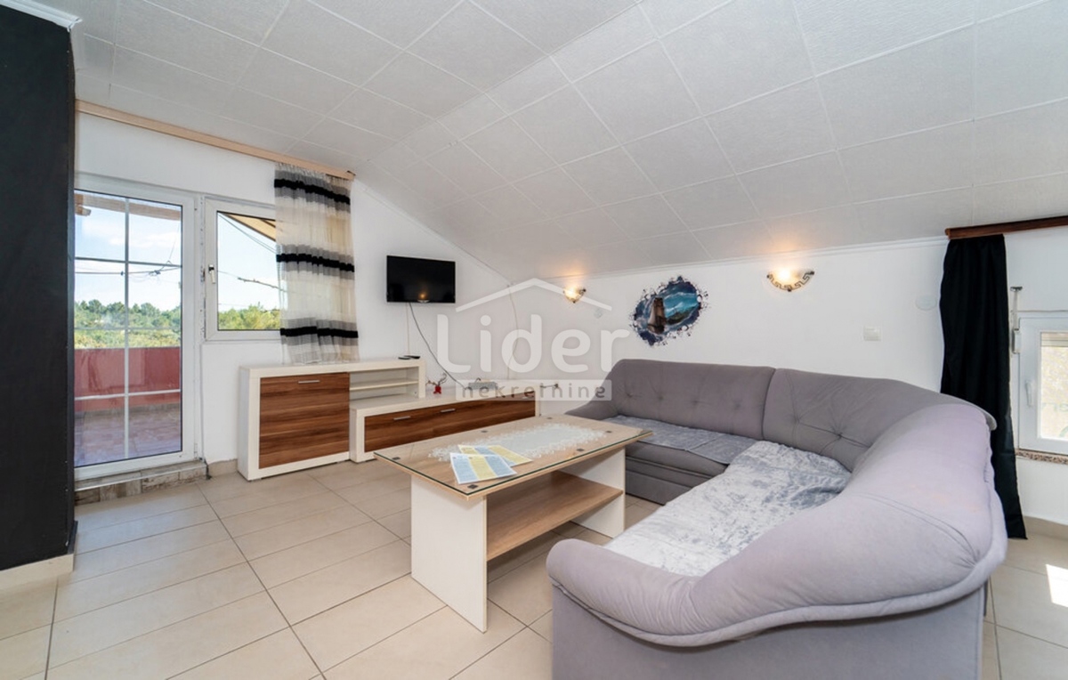 Hiša Donji Karin, Benkovac, 340m2