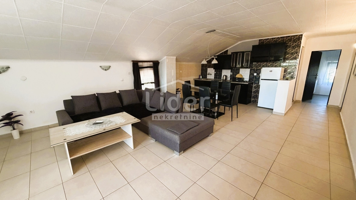 Hiša Donji Karin, Benkovac, 340m2