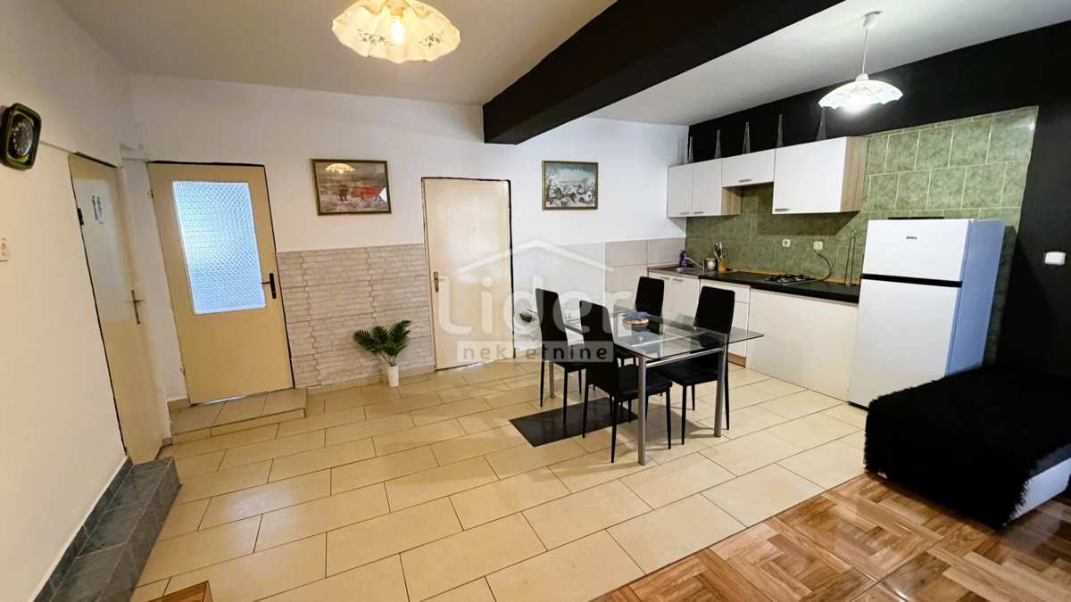 Hiša Donji Karin, Benkovac, 340m2