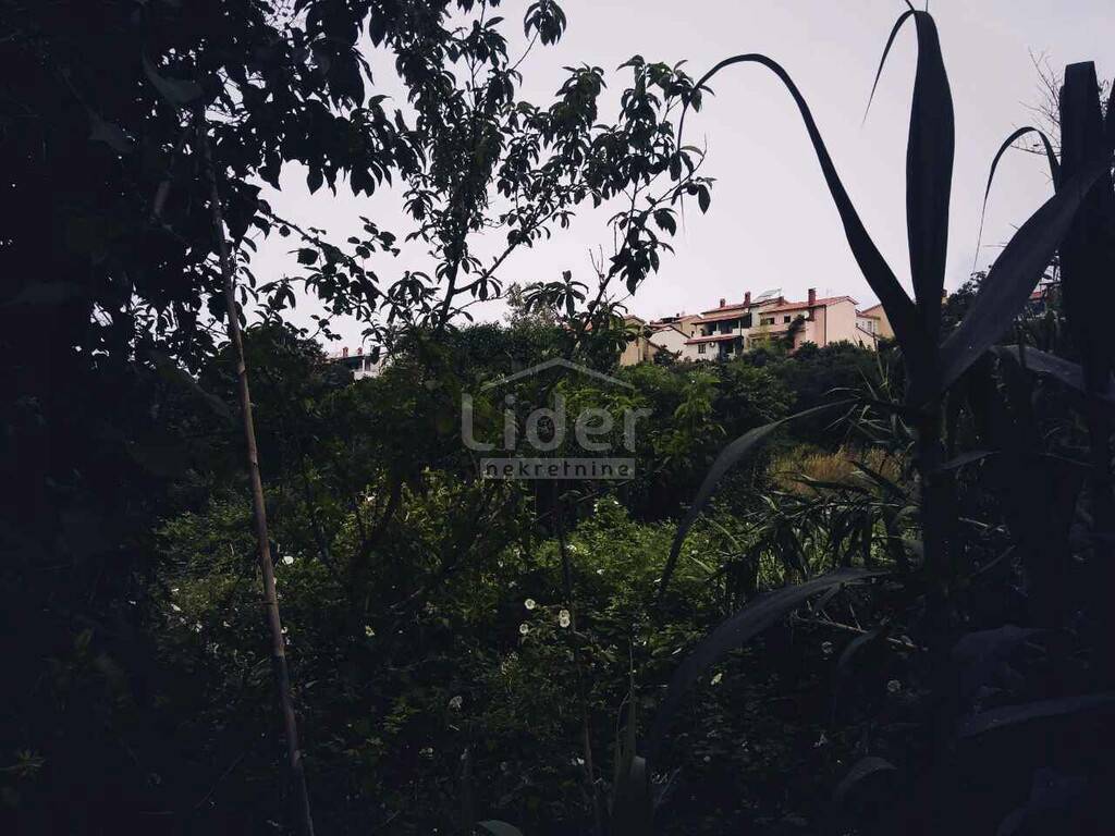 Zemljišče Vinkuran, 713m2