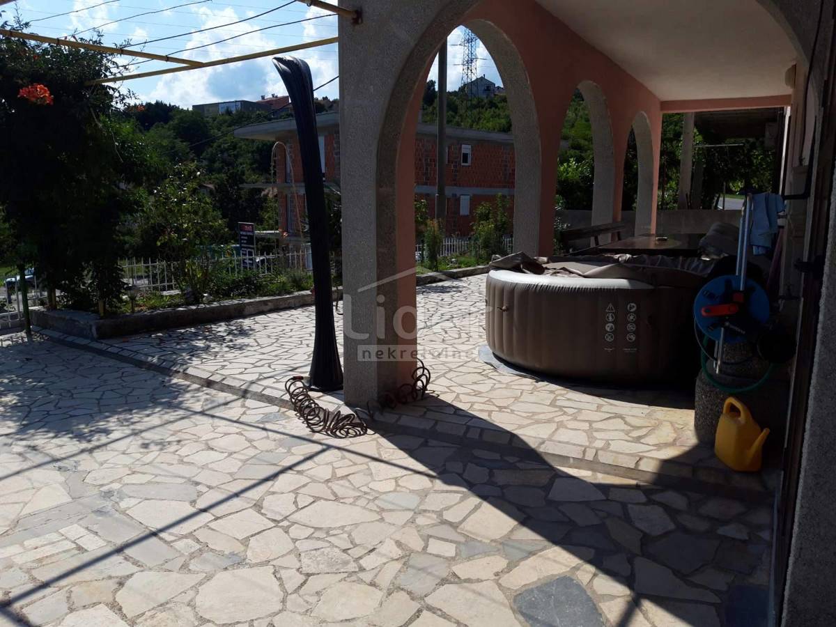 Hiša Škurinje, 250m2