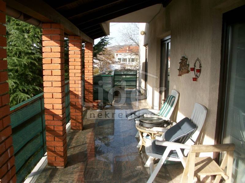 Hiša Buzdohanj, 500m2