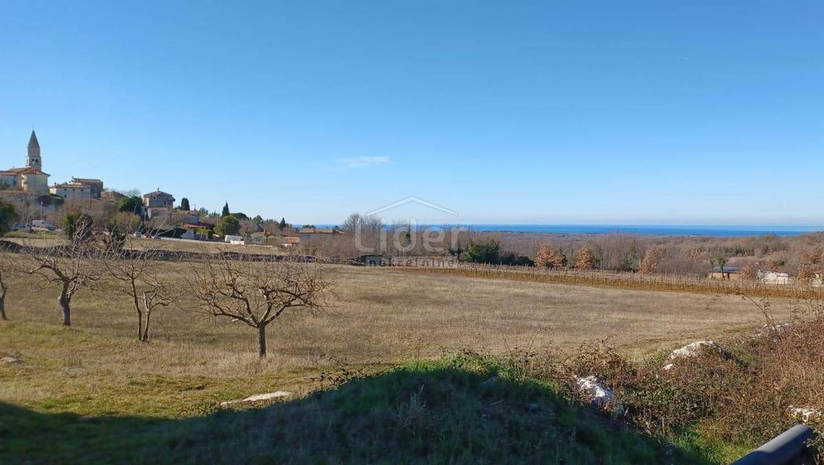 Zemljišče Višnjan, 905m2