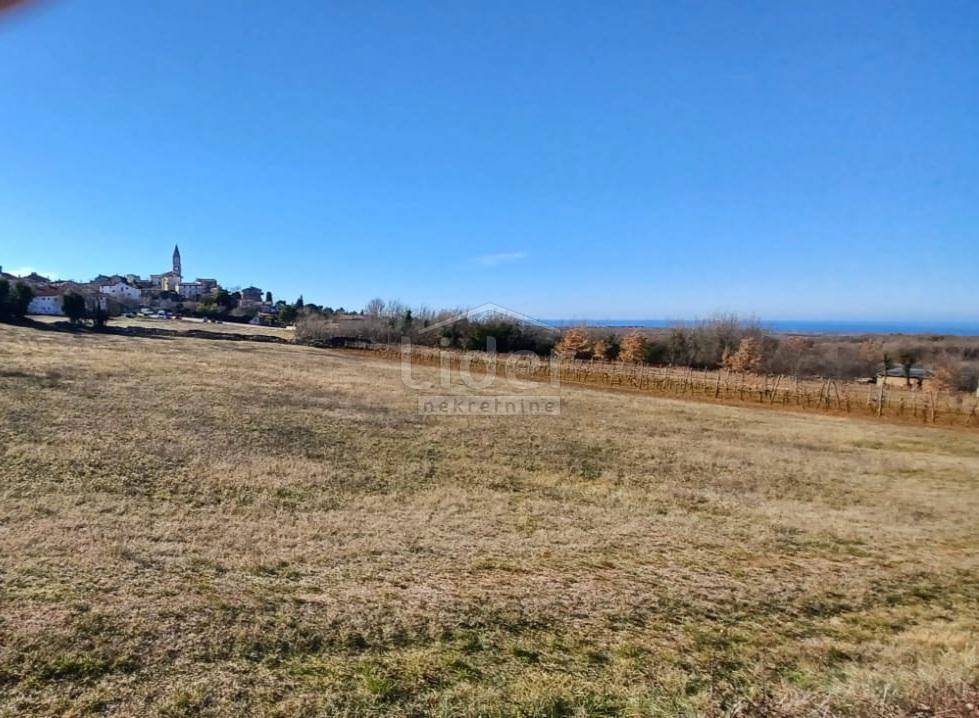 Zemljišče Višnjan, 905m2