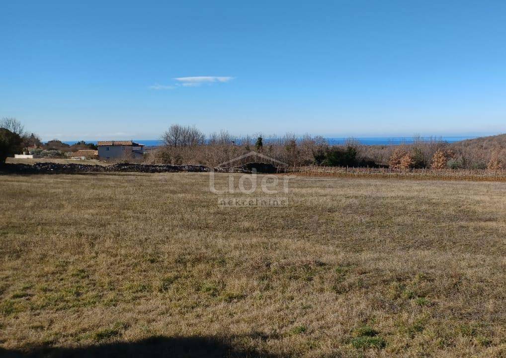 Zemljišče Višnjan, 905m2