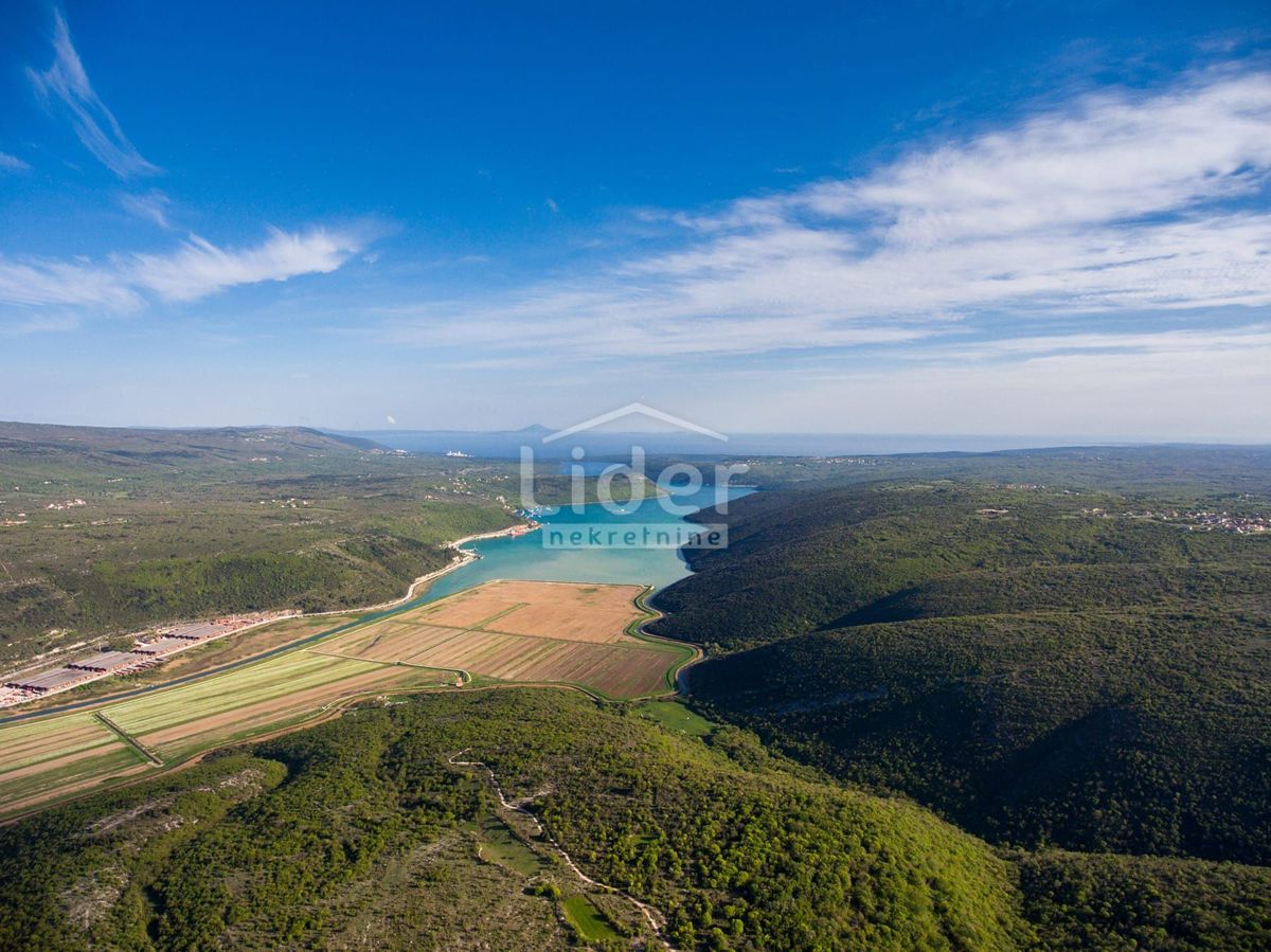 Zemljišče Barban, 1330m2