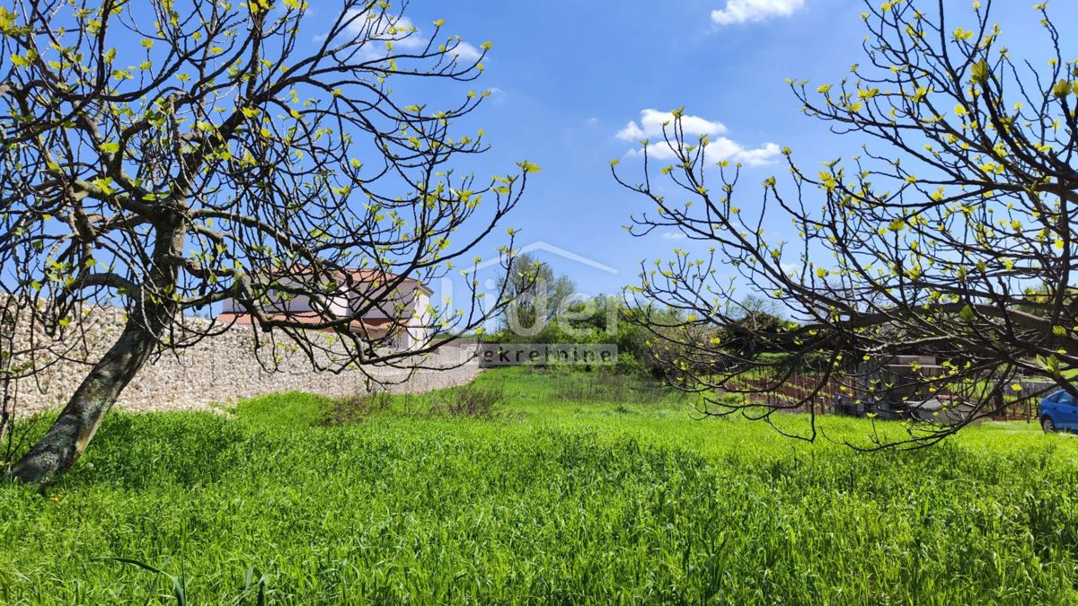 Zemljišče Barban, 1330m2