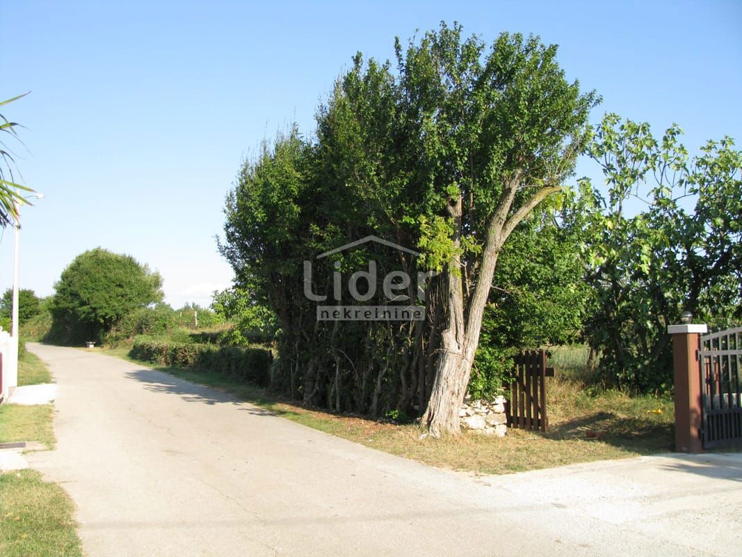 Zemljišče Barban, 1330m2