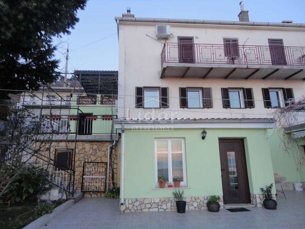 Hiša Praputnjak, 205m2