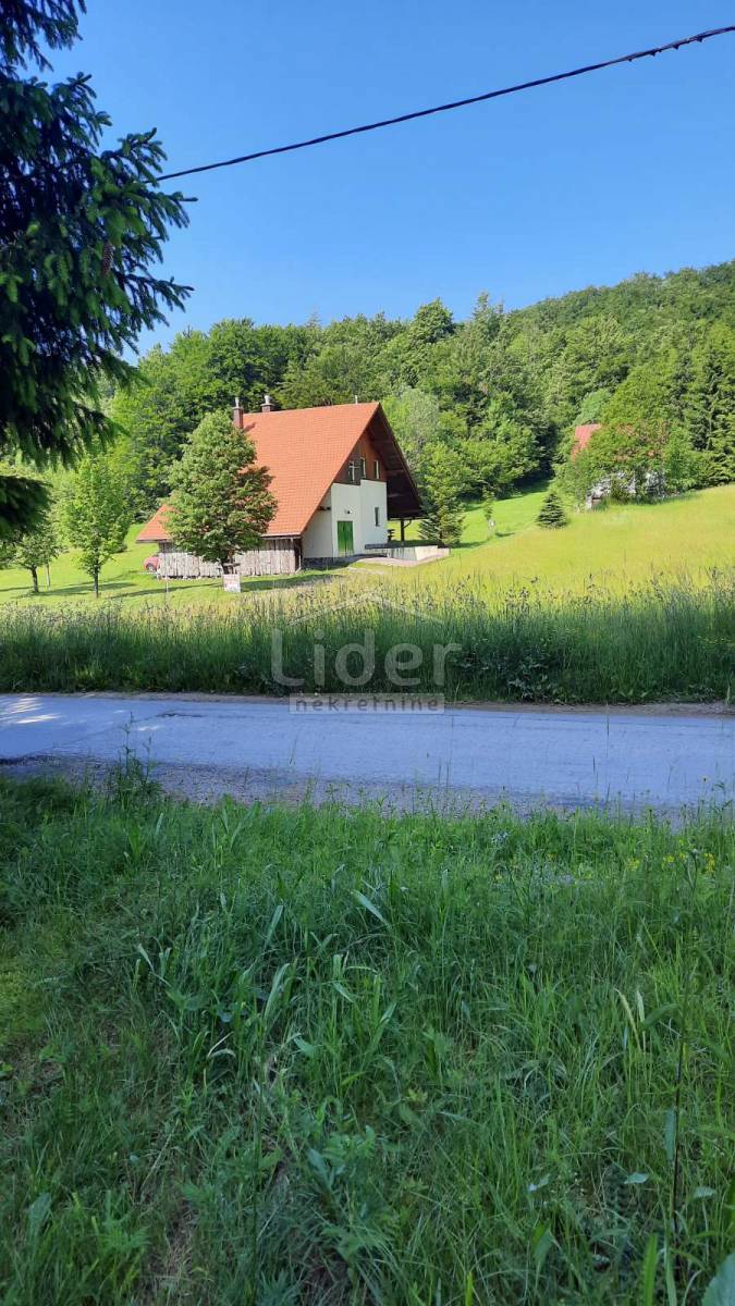 Zemljišče Delnice, 896m2